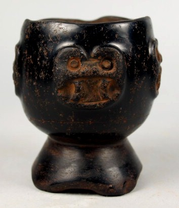 Rare Chavin obsidian stone Jaguar cup